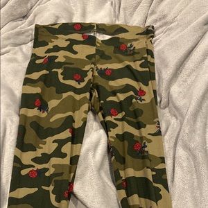Army leggings with roses